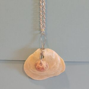 Elegant Handmade Natural Color SeaShell Pendant Necklace